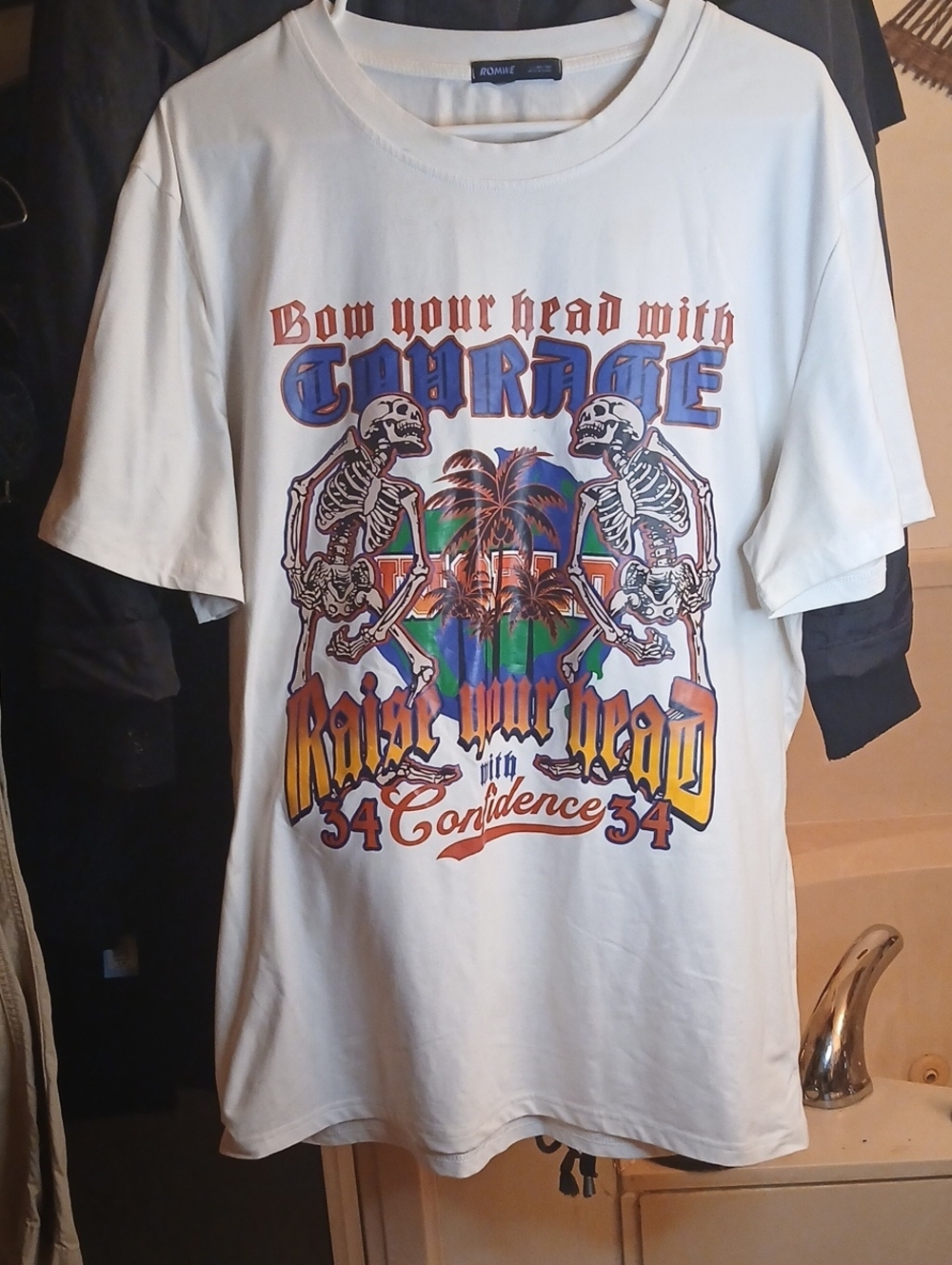 ROMWE White Tee with Multicolor Skeleton & Palm Graphic.sz.L‎
